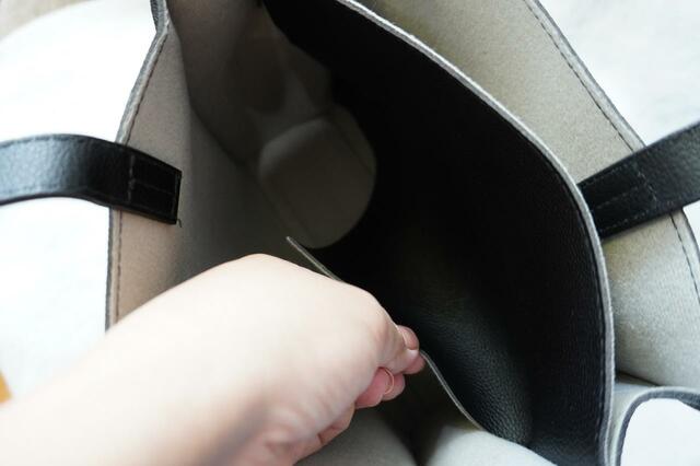 【MOOMIN ムーミン公式ファンブック2023スクエアトートバッグver.】仕切りは下の方は縫われていない