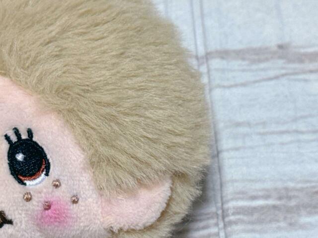 素材はポリエステル。手ざわり抜群のフェイクファー調の生地です