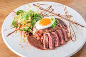 黒毛和牛ステーキ＆熟成牛ハンバーグのロコモコプレート