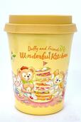 スーベニアタンブラーのデザインをチェック。「ダッフィー&フレンズ・ワンダフルキッチン」スーベニアタンブラー