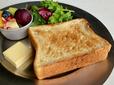 トーストセット、ミニサラダとフルーツ付き（560円）／No.4