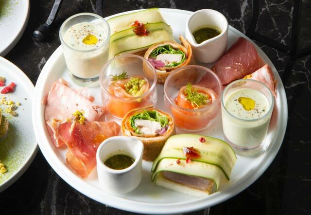 「セイボリー 5種」＜価格：3500円（税込）＞【時間無制限で優雅な春のティータイム♪宇治抹茶と苺がメインの「抹茶アフタヌーンティー」新登場】