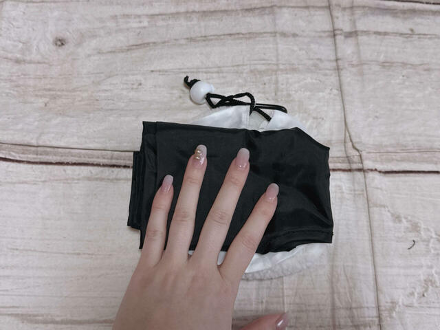 バッグを折りたたんで…