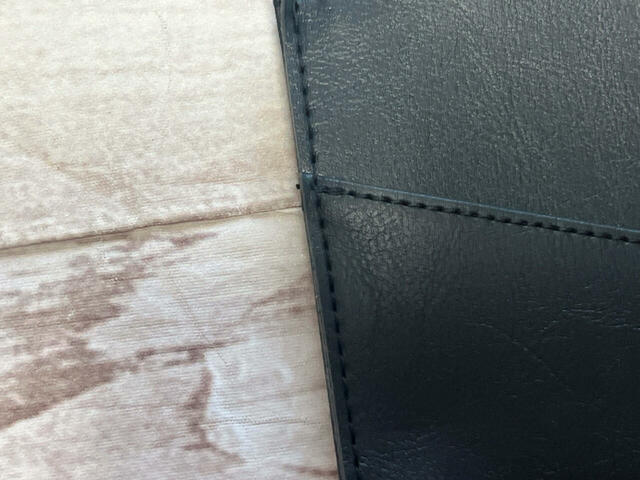 カラーは合わせるものを選ばないブラック