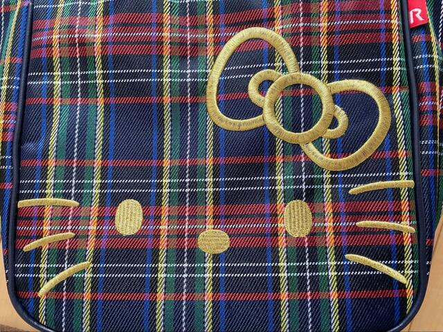 【サンリオ×ROOTOTE ベビールー（チェック）】ハローキティフェイスがかわいい♪ゴールドの刺繍で、大人も持ちやすい上品さです