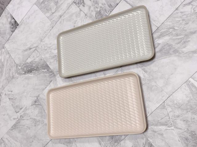 【ナチュラルキッチン】魚皿　飛鉋ピンク・ホワイト／各税込330円