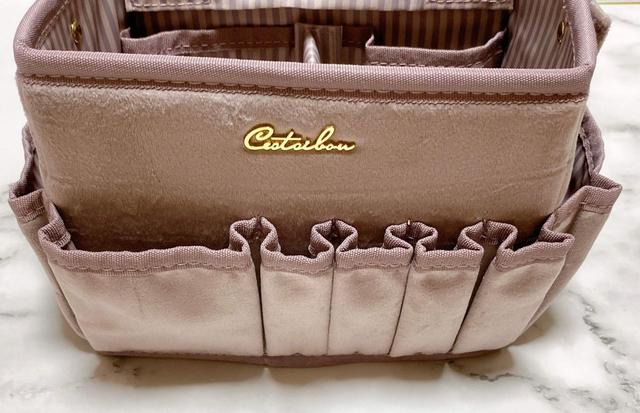 【ニトリ　デコホーム　コスメキャリー】化粧ブラシなどの筆状のものを入れるのにぴったりなポケットが5つ