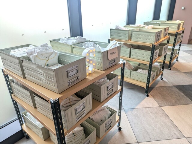 【星野リゾート 1955 東京ベイ】「Kids＆Baby Goods」スペースに置いてある子ども用のパジャマ（S・M・L）