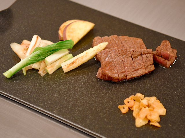 和牛テンダーロインまたは和牛サーロイン 焼き野菜添え