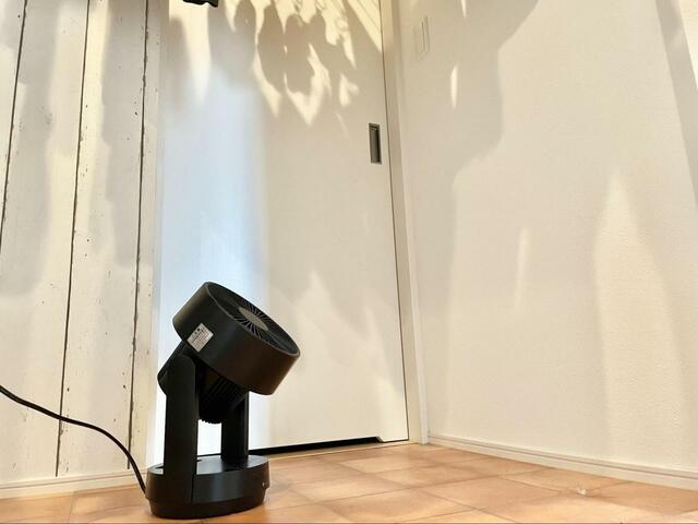 【ニトリ　上下左右自動首振り サーキュレーター】壁や天井に向けて風を送るのがおすすめ