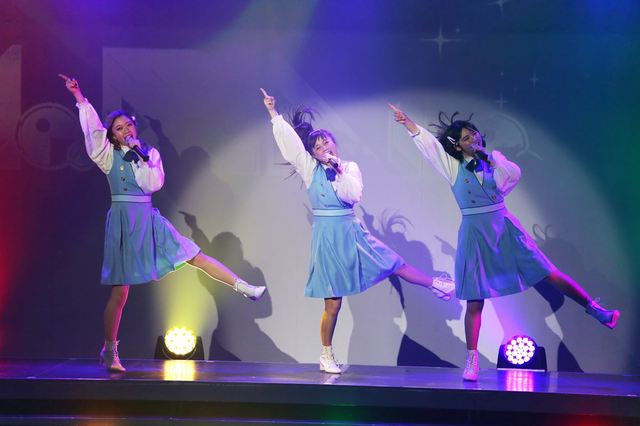 梅棒 11th STAGE 『ラヴ・ミー・ドゥー!!』より　© 飯野高拓[梅棒]