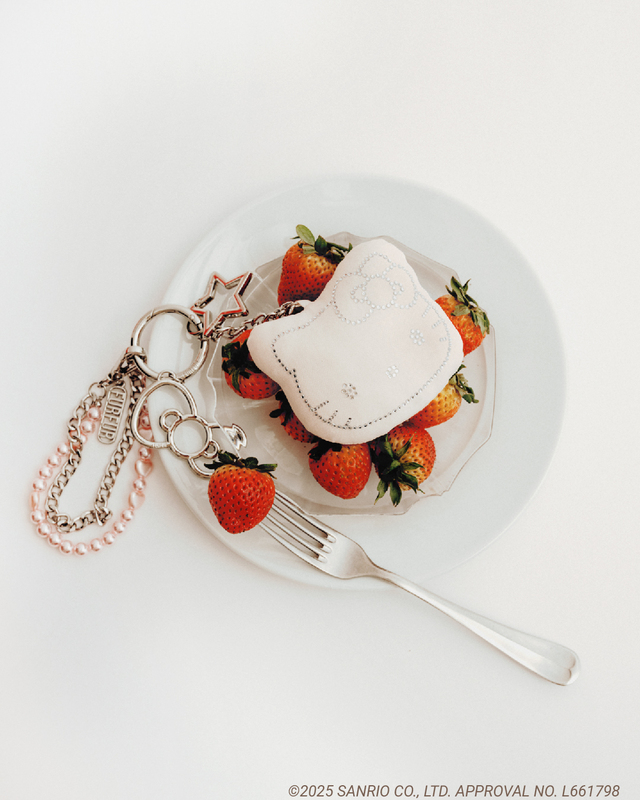 HELLO KITTYオリジナルクリスタルチャーム