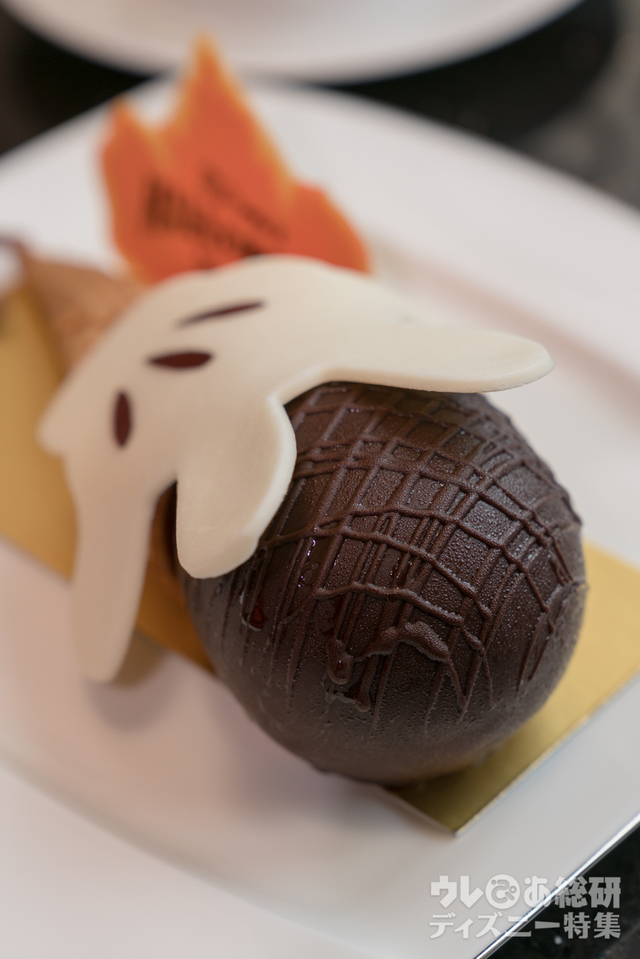 “ディズニー・ハロウィーン”ケーキセット　￥1,550｜ディズニーアンバサダーホテル「ハイピリオン・ラウンジ」