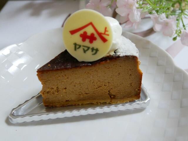 KOMACHI～黒蜜風醤油のバスクチーズケーキ～