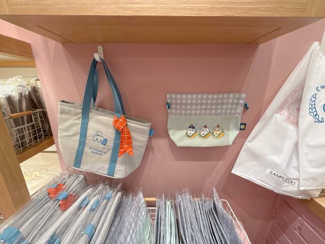 「保冷トートバッグ」税込4,180円／「ランチ巾着」税込1,650円