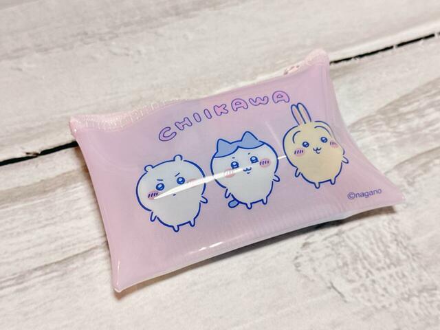 【ちいかわ DAISO限定デザイン】「フラットポーチ（S）ちいかわ」リップやコームなど、最低限のコスメを持ち歩くのにも便利なサイズ感♪