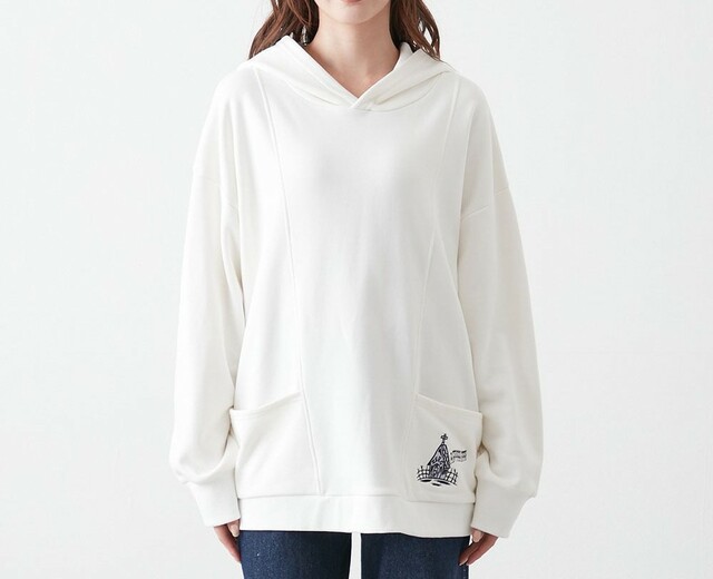 蓄光プリントパーカ「ナイトメアー・ビフォア・クリスマス／ゼロ」｜￥ 5,990 （税込）