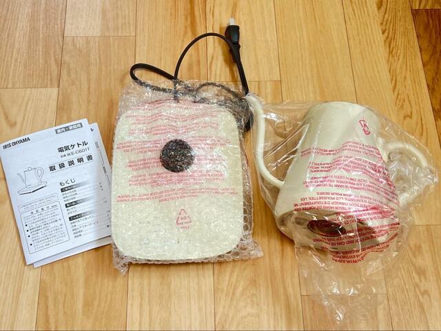 【アイリスオーヤマドリップケトル 温度調節付 IKE-C601T-CW】本体と土台と説明書