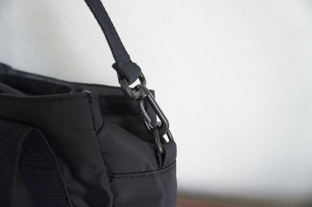 ショルダーストラップは簡単に取り外しできる