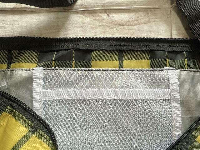 メッシュ素材のポケット