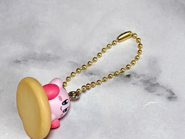 ボールチェーンがゴールドなので、ポップすぎず、ほんのり大人かわいい雰囲気があるのも魅力♪