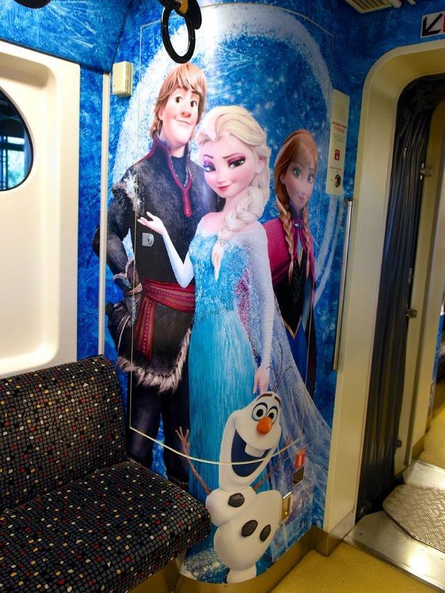 アナとエルサのスノークリスタル・ライナー　©Disney　撮影 / MezzoMiki