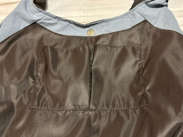 内側のフロント側にはオープンポケットが2つ