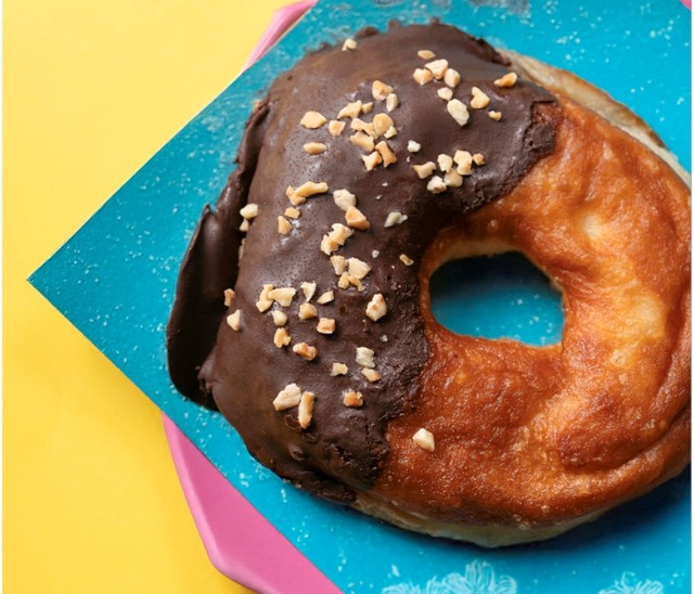 【成城石井が見てきた！台湾美食祭】成城石井 BAKERY サクふわ！クーベルチュールチョコの台湾風ドーナツ 259円