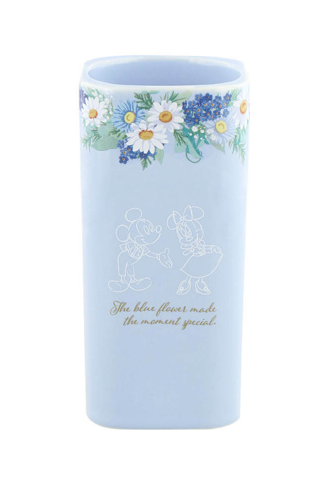 フラワーベース 3,600円｜サイズ：高さ約15×幅約6×マチ約6cm｜東京ディズニーリゾート「Disney Blue Ever After」グッズ｜発売日：2023年5月25日（木）｜販売店舗：東京ディズニーランド「ディズニー＆カンパニー」、東京ディズニーシー「ベッラ・ミンニ・コレクション」