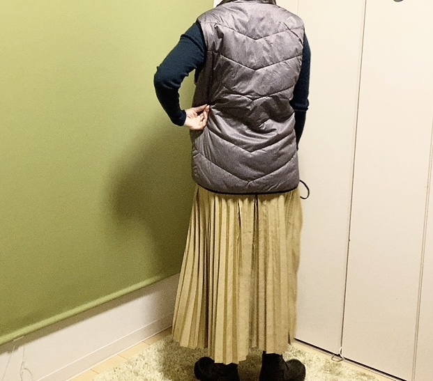 【ワークマン AERO STRETCH(エアロストレッチ)ベスト】裏アルミ加工がされていないのも蒸れにくいポイント