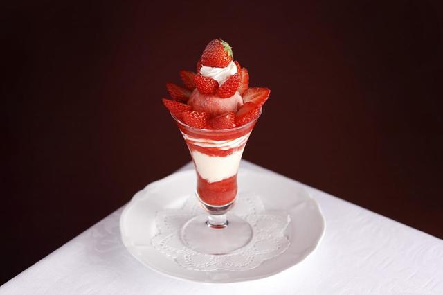 長野県産 信州畑工房“恋姫”のストロベリーパフェ