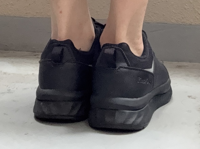 【ワークマン　ハイバウンスウォーク】普段24.5cmサイズを履いている筆者は、24.5cmを選んでピッタリのサイズ感でした