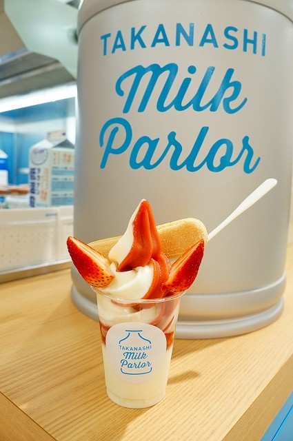 季節のパフェ500円＠タカナシミルクパーラー