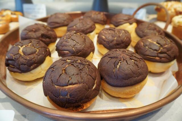 【GODIVA Bakery ゴディパン 本店】「ショコラティエのカレーパン」453円