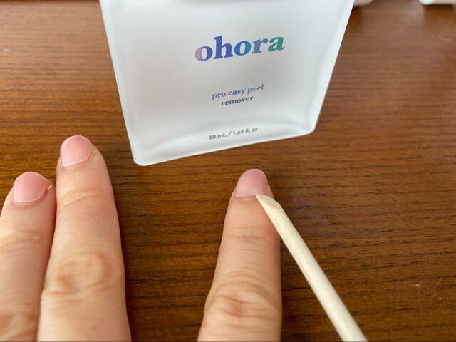 【ohora(オーホラ)ネイルシール】スティックを使って簡単ネイルオフ