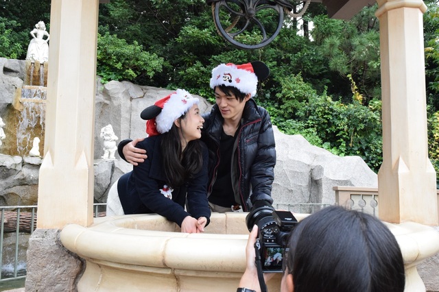 カメラマンの声かけで二人とも素敵な笑顔がこぼれる