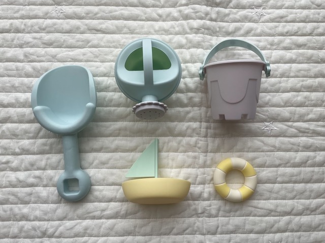 【3COINS+plus ウォーターテーブル/KIDS外遊び】付属の遊び道具5種類