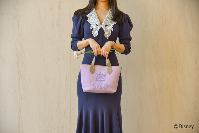 トートバッグ 31,900円|LANVIN en Bleu ディズニー『塔の上のラプンツェル』シリーズ