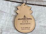 背面には「Honolulu Cookie Company」と「HELLO KITTY」のロゴ入り 