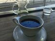 【OGAWA COFFEE LABORATORY 桜新町 モーニング】コーヒーを嗜みながら窓際で行きかう人の流れを眺めるひと時