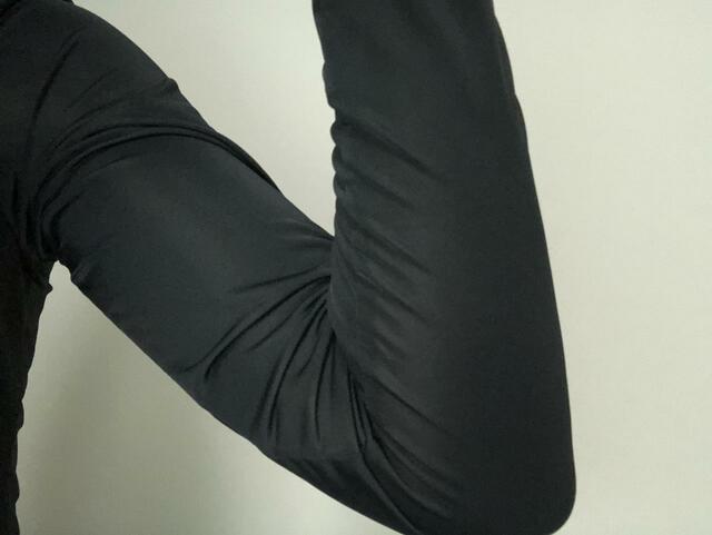 【ワークマン レディースクールシールドネオ冷感長袖クルーネック】腕を伸ばしてもキツさを感じない