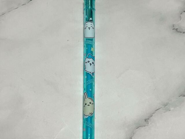 イラストは全色同じもの。背景の色が違うと印象がまた変わりますね♪