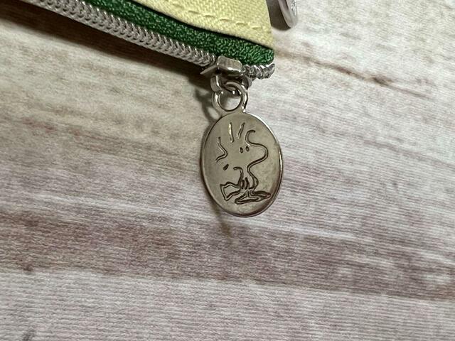 3つのファスナーすべてにウッドストックの刻印入り！【GLOW 2023年11月号】付録「SNOOPYスヌーピーのビーグル・スカウト50周年」3段ポケット収納上手ポーチ