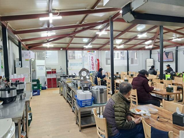 【気になる韓国、ソウルの今vol.31】「ヘドゥン韓食ブッペ」の店の奥から入口方向を望む