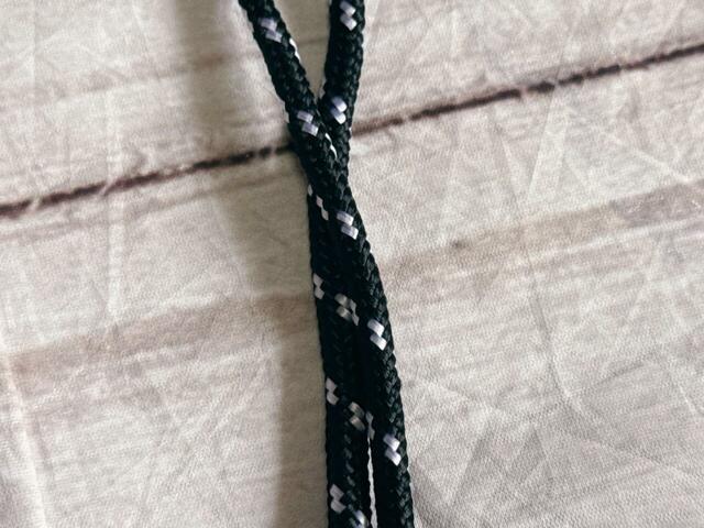 ストラップはスポーティーはパラコード