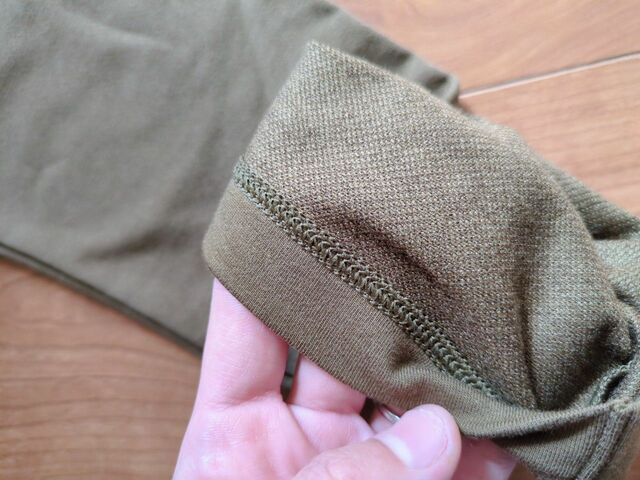 【UNIQLO コットンブレンドフレアワンピース（長袖）】生地は裏がさらっとした肌ざわり