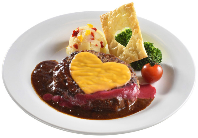 チーズハンバーグ、デミグラス＆ラズベリーソース　クイーン・オブ・ハートのバンケットホール