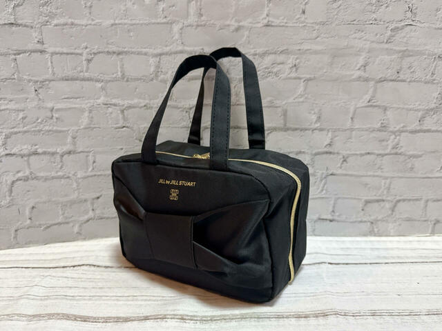 お出かけの際の必需品を収納！