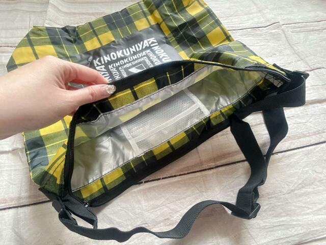 内側はポケットが1つついています