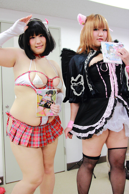 コスプレ美女に会える「コスエクスプレス」